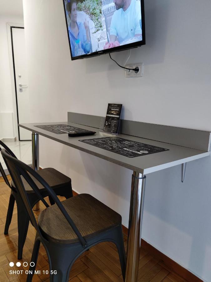 In The Heart Of Next To Monastyraki. Appartement