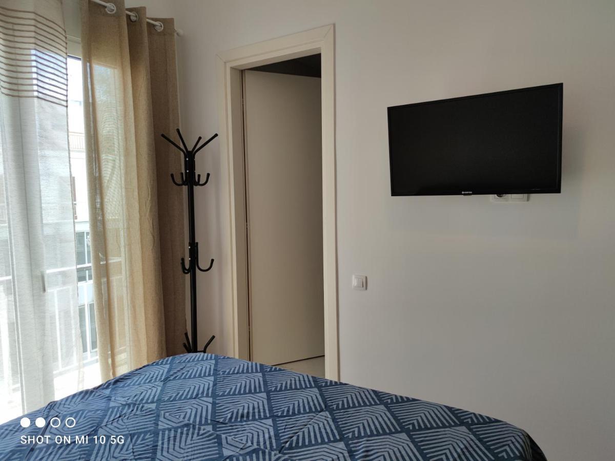 Apartment In The Heart Of Next To Monastyraki. *