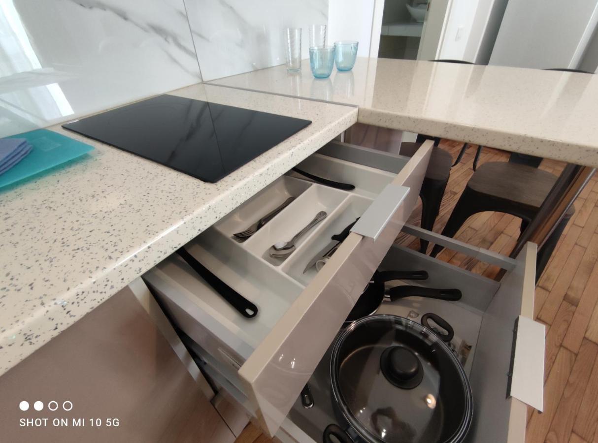 In The Heart Of Next To Monastyraki. Apartment
