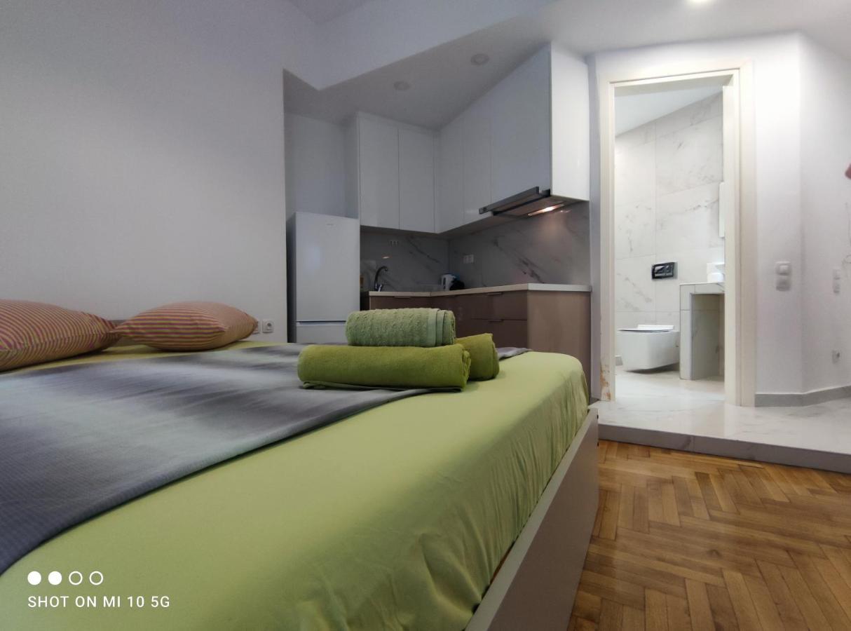 Apartment In The Heart Of Next To Monastyraki. *