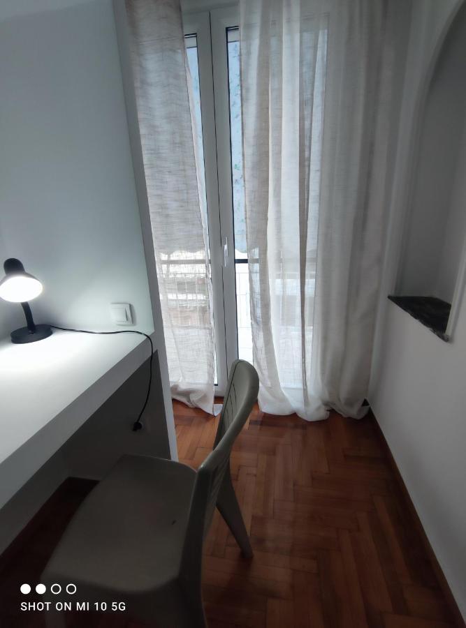 Apartment In The Heart Of Next To Monastyraki. *